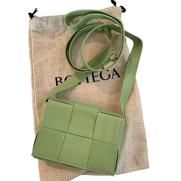 Bottega Veneta Handbags - Bottega Veneta Cassette Wallet on Strap Green Intrecciato Lambskin Crossbody NWT